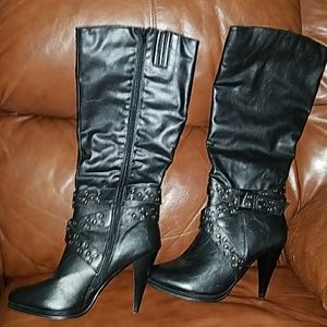 Black boots sz 9